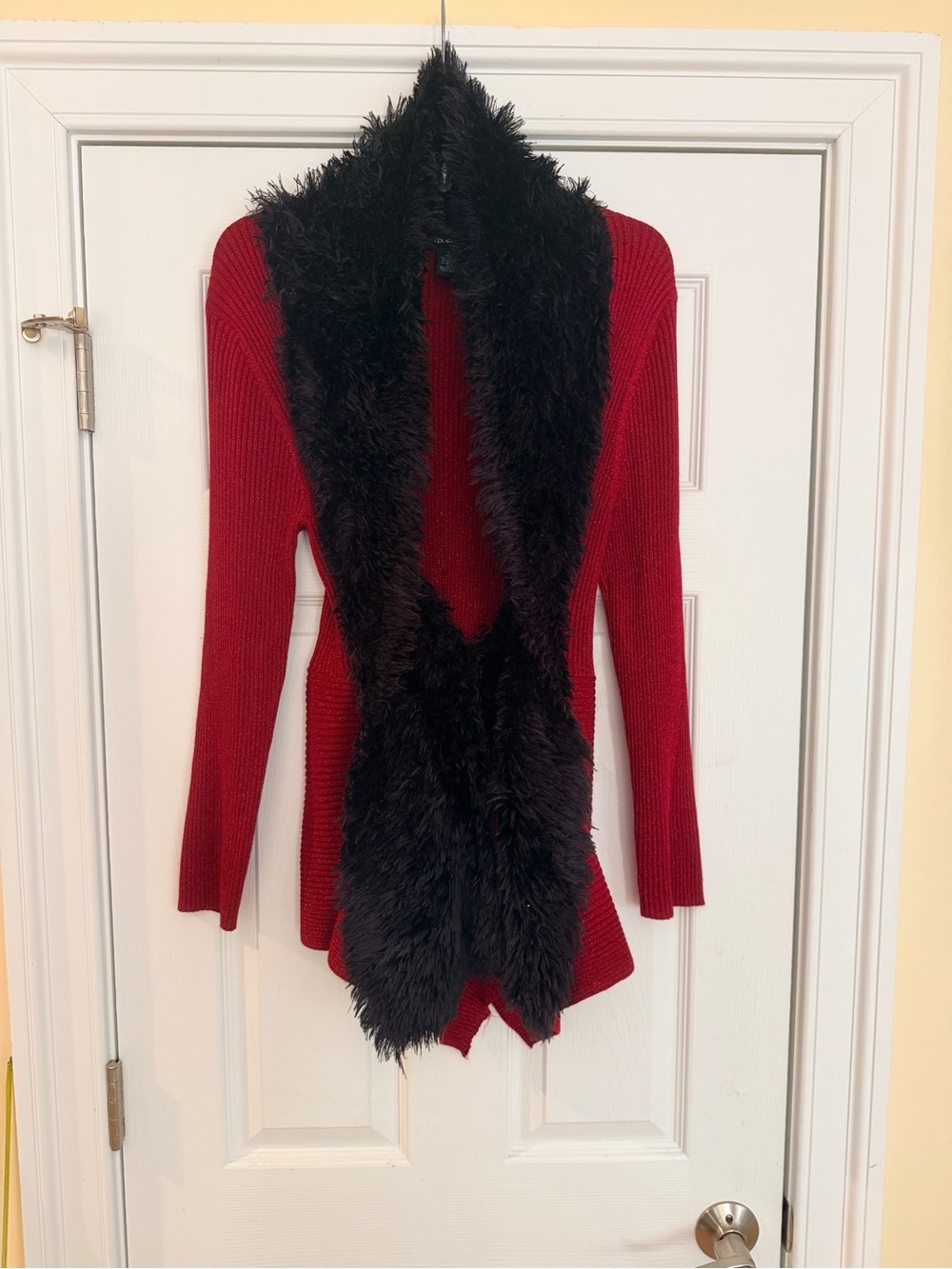 DOLLY Ladies Sz L "Lauren Michelle" Red Open-Front Knit Cardigan Black Faux Fur